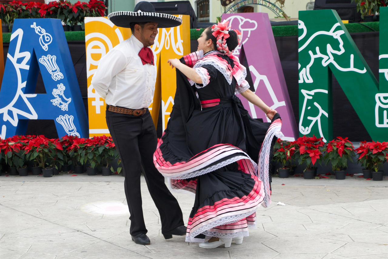 Turistas y locales disfrutan de un fin de semana navideño en Huamantla